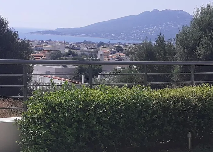 Lena\'S Fresh Studio Near The Airport With Seaview